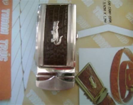 Đầu thắt lưng cá sấu màu trắng