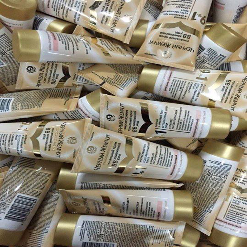 Kem nền che khuyết điểm BB 9 in 1 ngọc trai đen tông màu trắng sữa